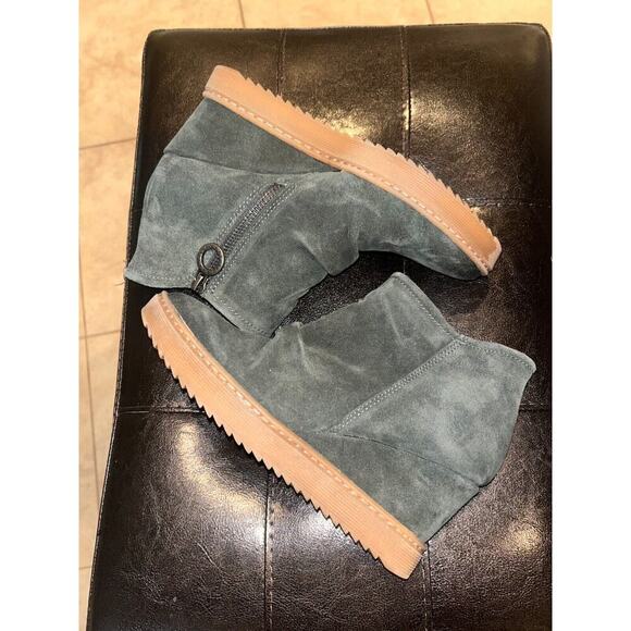 Sofft Siri Green Suede Waterproof Platform Booties Size 7 - Picture 5 of 8